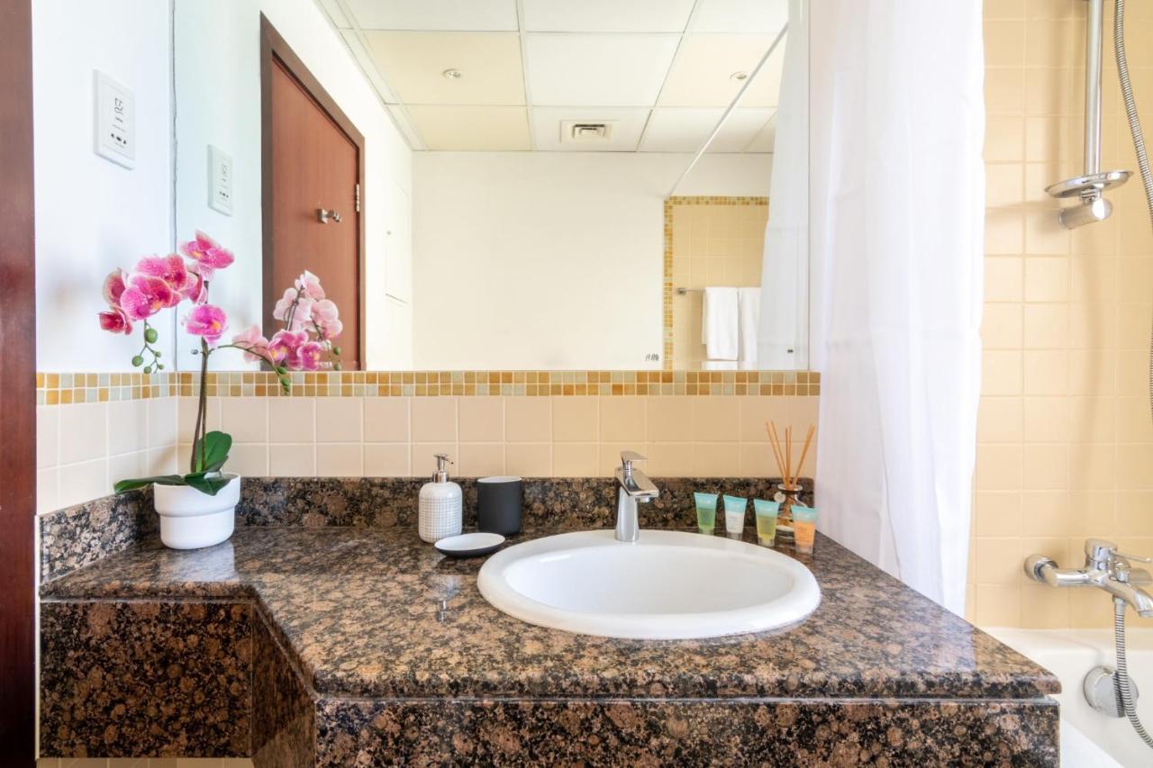 The Smart Concierge - Bahar 6 Appartement Dubai Buitenkant foto